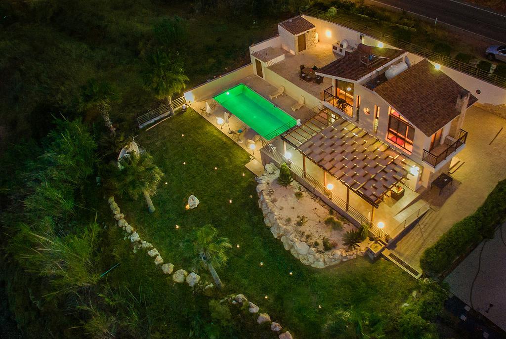 Kallinousa Beach Villa Pomos Exterior photo